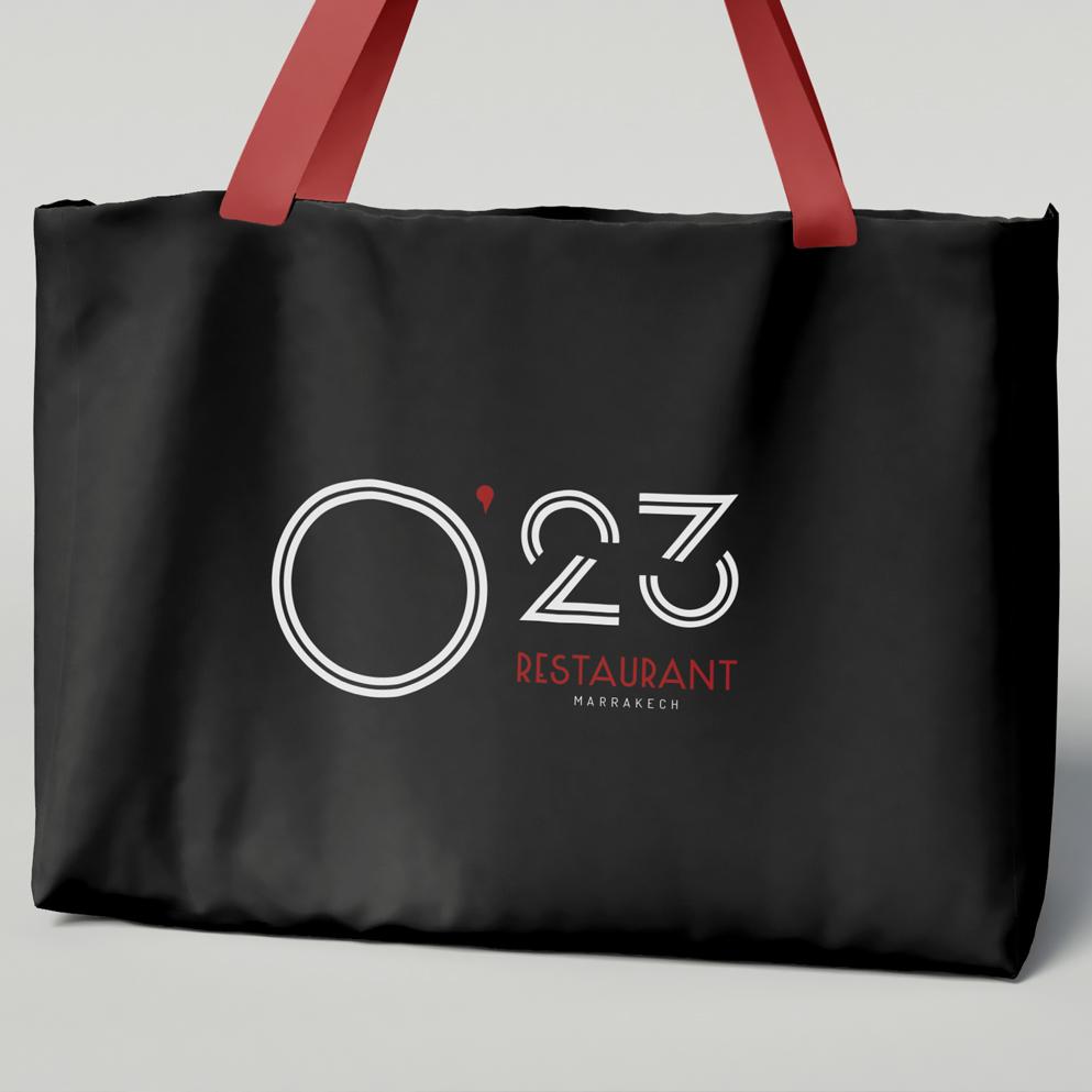 Conception graphique de sac publicitaire personnalisable pour restaurant international